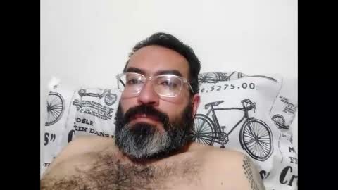 Snapshot of luis2988z chatting on December 24, 2024, 4:44 am Hairyman online show from December 24, 2024, 4:44 am