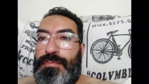 Snapshot of luis2988z chatting on December 24, 2024, 8:33 am Hairyman online show from December 24, 2024, 8:33 am