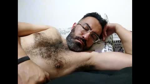 Snapshot of luis2988z chatting on December 27, 2024, 2:58 am Hairyman online show from December 27, 2024, 2:58 am