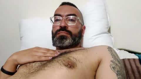 Snapshot of luis2988z chatting on January 11, 2025, 4:06 am Hairyman online show from January 11, 2025, 4:06 am