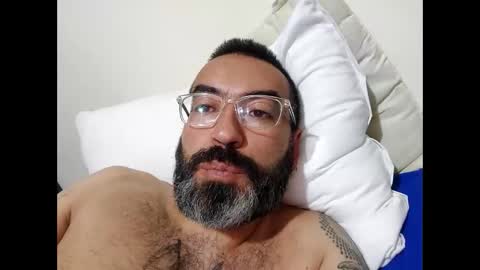 Snapshot of luis2988z chatting on January 25, 2025, 8:21 am Hairyman online show from January 25, 2025, 8:21 am