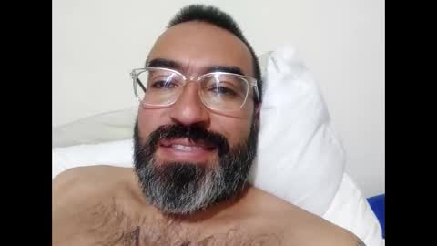 Snapshot of luis2988z chatting on January 26, 2025, 11:39 pm Hairyman online show from January 26, 2025, 11:39 pm