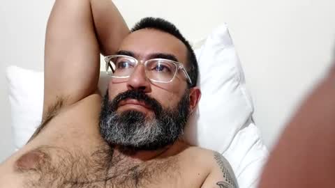 Snapshot of luis2988z chatting on January 30, 2025, 2:38 am Hairyman online show from January 30, 2025, 2:38 am