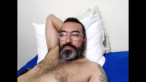 Snapshot of luis2988z chatting on February 2, 2025, 3:32 am Hairyman online show from February 2, 2025, 3:32 am