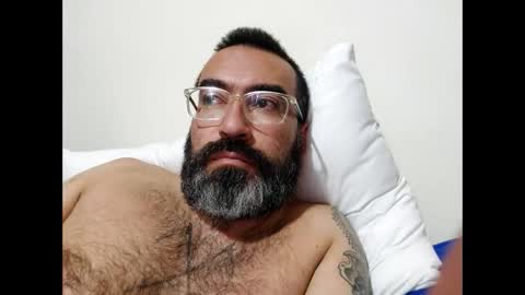Snapshot of luis2988z chatting on February 4, 2025, 3:22 am Hairyman online show from February 4, 2025, 3:22 am