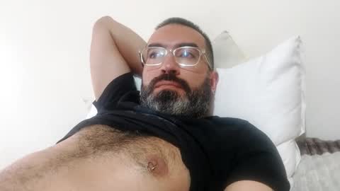 Snapshot of luis2988z chatting on February 9, 2025, 10:32 pm Hairyman online show from February 9, 2025, 10:32 pm