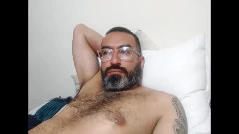 Snapshot of luis2988z chatting on February 10, 2025, 2:08 am Hairyman online show from February 10, 2025, 2:08 am