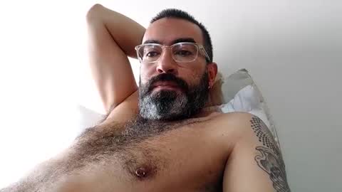 Snapshot of luis2988z chatting on February 17, 2025, 1:21 pm Hairyman online show from February 17, 2025, 1:21 pm