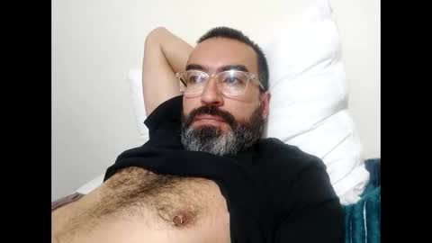Snapshot of luis2988z chatting on February 18, 2025, 3:21 am Hairyman online show from February 18, 2025, 3:21 am
