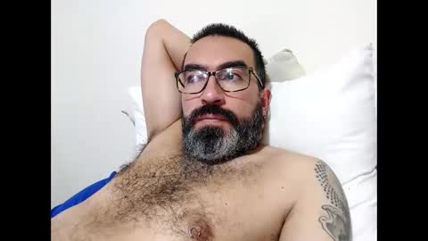 Snapshot of luis2988z chatting on February 23, 2025, 11:04 pm Hairyman online show from February 23, 2025, 11:04 pm