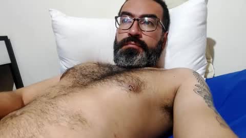 Snapshot of luis2988z chatting on March 2, 2025, 4:28 am Hairyman online show from March 2, 2025, 4:28 am