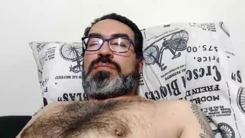 Snapshot of luis2988z chatting on September 12, 2025, 7:19 am Hairyman online show from September 12, 2025, 7:19 am