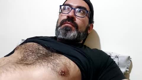 Snapshot of luis2988z chatting on September 15, 2025, 1:38 am Hairyman online show from September 15, 2025, 1:38 am