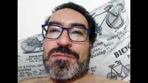 Snapshot of luis2988z chatting on September 16, 2025, 4:46 am Hairyman online show from September 16, 2025, 4:46 am