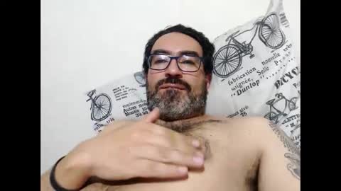 Snapshot of luis2988z chatting on September 19, 2025, 12:56 am Hairyman online show from September 19, 2025, 12:56 am