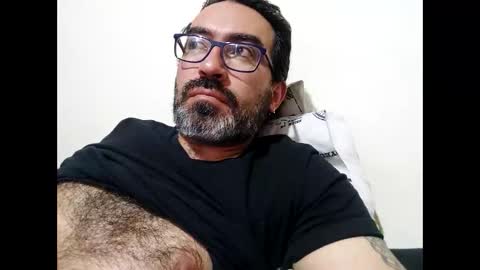 Snapshot of luis2988z chatting on September 24, 2025, 2:59 am Hairyman online show from September 24, 2025, 2:59 am