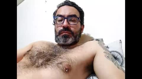 Snapshot of luis2988z chatting on October 2, 2025, 5:58 am Hairyman online show from October 2, 2025, 5:58 am