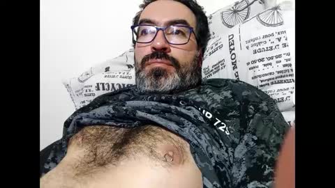 Snapshot of luis2988z chatting on October 3, 2025, 3:14 am Hairyman online show from October 3, 2025, 3:14 am