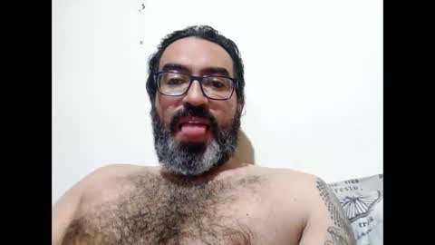 Snapshot of luis2988z chatting on October 18, 2025, 2:58 am Hairyman online show from October 18, 2025, 2:58 am