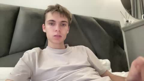 Snapshot of luis_7777 chatting on October 28, 2025, 1:58 pm Luis online show from October 28, 2025, 1:58 pm