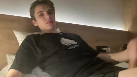 Snapshot of luis_7777 chatting on November 15, 2025, 4:43 am Luis online show from November 15, 2025, 4:43 am