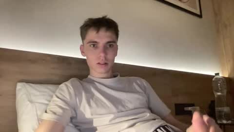 Snapshot of luis_7777 chatting on November 25, 2025, 5:18 am Luis online show from November 25, 2025, 5:18 am