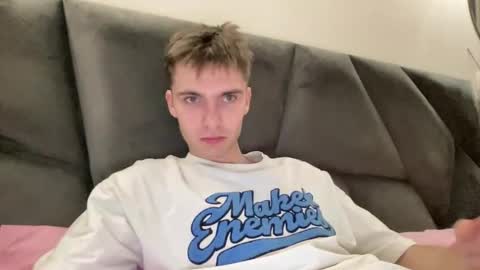 Snapshot of luis_7777 chatting on November 26, 2025, 8:32 pm Luis online show from November 26, 2025, 8:32 pm