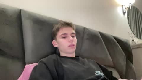 Snapshot of luis_7777 chatting on December 1, 2025, 3:17 pm Luis online show from December 1, 2025, 3:17 pm