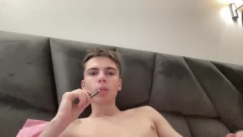 Snapshot of luis_7777 chatting on December 3, 2025, 10:02 am Luis online show from December 3, 2025, 10:02 am