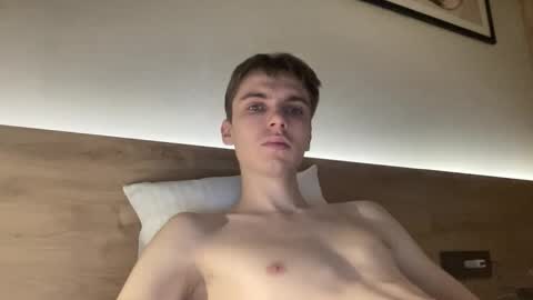 Snapshot of luis_7777 chatting on December 17, 2025, 2:34 pm Luis online show from December 17, 2025, 2:34 pm