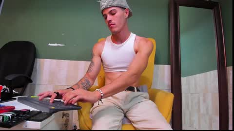 Snapshot of luis_as chatting on January 12, 2025, 10:02 am Luis AS online show from January 12, 2025, 10:02 am