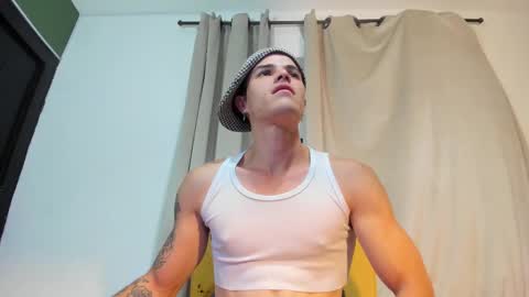 Snapshot of luis_as chatting on February 10, 2025, 9:58 pm Luis AS online show from February 10, 2025, 9:58 pm
