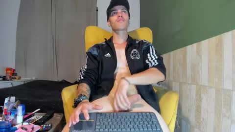 Snapshot of luis_as chatting on February 23, 2025, 1:02 am Luis AS online show from February 23, 2025, 1:02 am