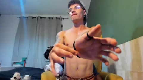 Snapshot of luis_as chatting on February 27, 2025, 12:34 pm Luis AS online show from February 27, 2025, 12:34 pm