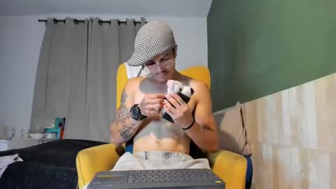 Snapshot of luis_as chatting on February 28, 2025, 12:20 pm Luis AS online show from February 28, 2025, 12:20 pm
