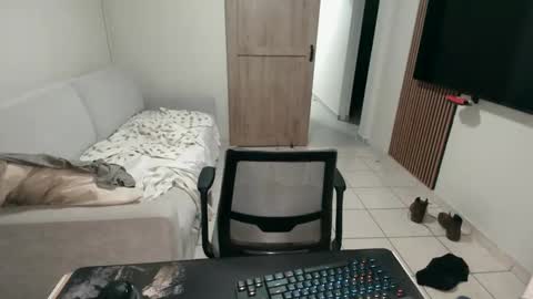 Snapshot of luis_flr chatting on December 19, 2025, 1:56 am luis_flr online show from December 19, 2025, 1:56 am