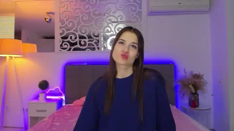 LuisaClover online show from February 15, 2026, 1:20 pm