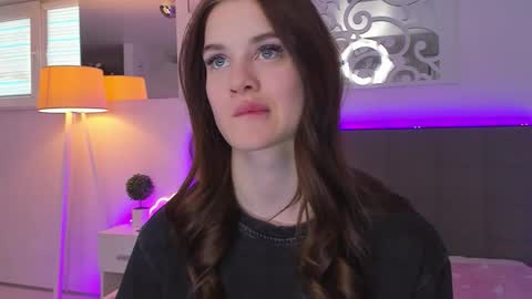 LuisaClover online show from March 14, 2026, 2:33 pm