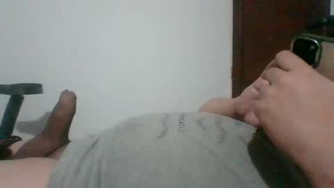 luisfer86 online show from April 6, 2026, 1:25 am