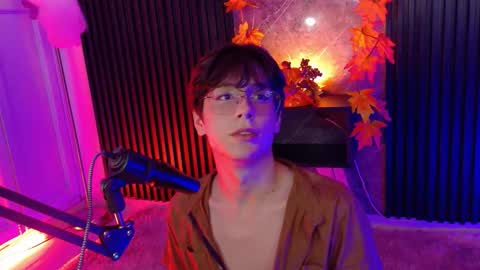 luixdust1 online show from October 2, 2025, 4:30 am