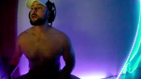 Snapshot of luk_me chatting on December 5, 2024, 11:29 pm luk_me online show from December 5, 2024, 11:29 pm