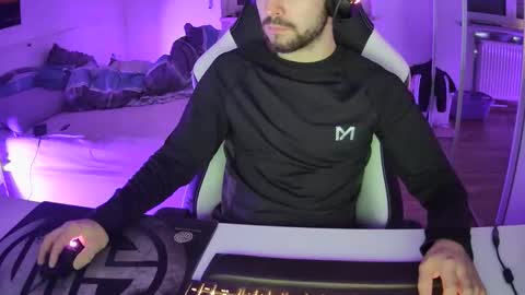 Snapshot of lukasschoetz chatting on December 27, 2024, 9:43 pm lukasschoetz online show from December 27, 2024, 9:43 pm