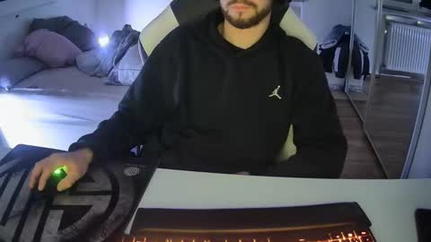 Snapshot of lukasschoetz chatting on December 28, 2024, 11:26 pm lukasschoetz online show from December 28, 2024, 11:26 pm