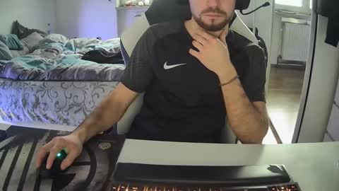 Snapshot of lukasschoetz chatting on January 9, 2025, 10:09 am lukasschoetz online show from January 9, 2025, 10:09 am