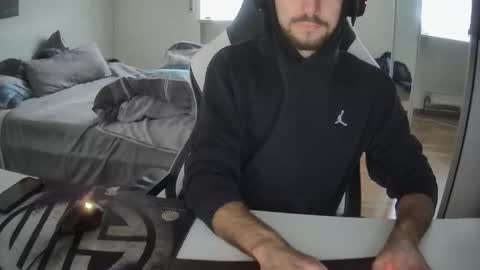 Snapshot of lukasschoetz chatting on February 10, 2025, 12:29 pm lukasschoetz online show from February 10, 2025, 12:29 pm