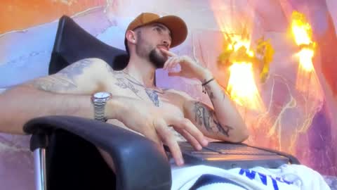 Snapshot of luke_davis01 chatting on January 31, 2025, 4:27 pm LUKE online show from January 31, 2025, 4:27 pm