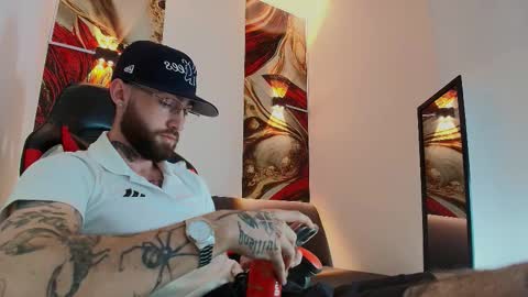 Snapshot of luke_davis01 chatting on November 17, 2025, 12:55 pm LUKE online show from November 17, 2025, 12:55 pm