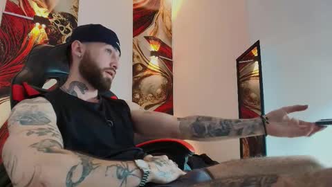 Snapshot of luke_davis01 chatting on November 25, 2025, 1:22 pm LUKE online show from November 25, 2025, 1:22 pm