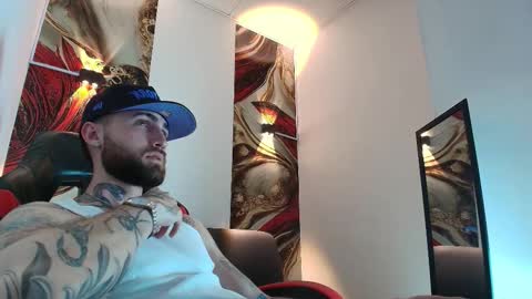 Snapshot of luke_davis01 chatting on December 23, 2025, 3:59 am LUKE online show from December 23, 2025, 3:59 am