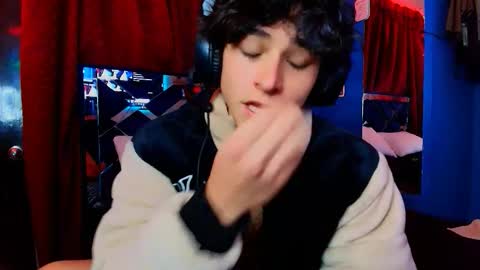 Snapshot of luke_howland chatting on January 11, 2026, 1:10 am Luke online show from January 11, 2026, 1:10 am